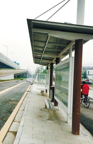 徐州一新公交站台建好半年后仍未启用