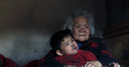 泉州一对 兄妹 被奶奶绑 成失语者  哥哥轻度弱智