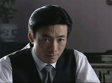 2011年参演电视剧《旗袍》中饰赵士杰,再次荣获华鼎奖最佳男配角奖.