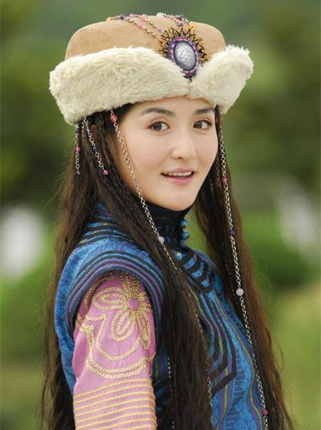 在经典电视剧《射雕英雄传》中扮演华筝公主,感觉美美哒.