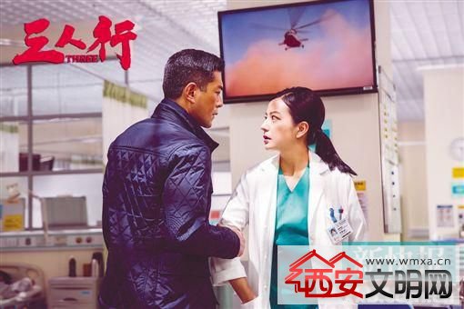 赵薇调侃患自拍病晒照 面戴口罩眼袋凸起令人