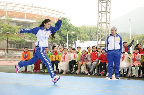 《跑男4》我的野蛮同桌 Angelababy变身聪明孩