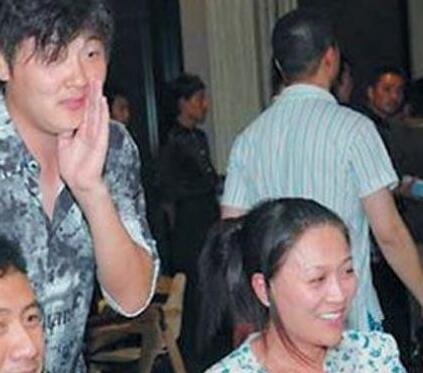  文章回应吸烟事件 :接受批评 盘点娱乐圈的老烟