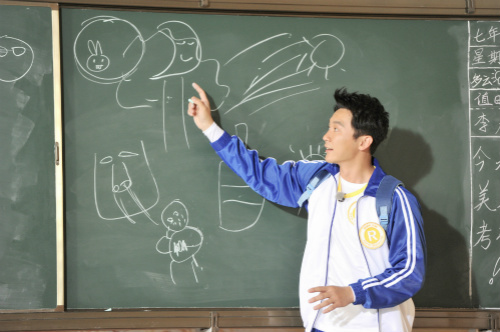 《跑男4》三好学生竞选赛 李晨遇奇葩歌名险崩溃