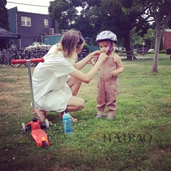 �W���Ĳ�P���֥ˬ��� (Sasha Pivovarova) �k��Mia Isis����p��