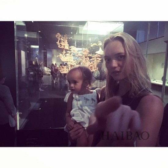 �W�ҦN���P�U�w (Gemma Ward) �k��Naia����p��