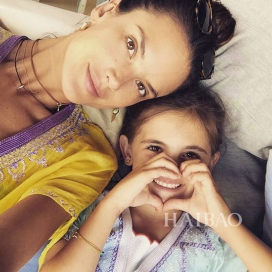 ȾsjPwù (Alessandra Ambrosio) MkAnja