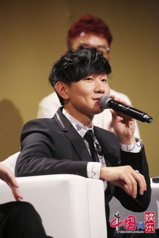 会玩!《谁是大歌神》林俊杰薛之谦变父子?(组