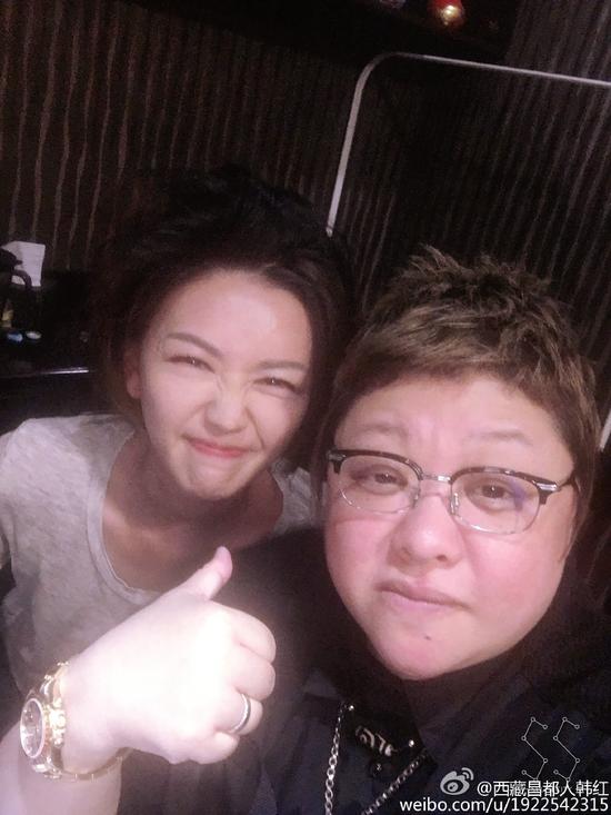 韩红孙燕姿晒亲密自拍 似喝醉酒神情迷离(图)