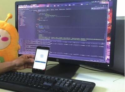 電腦輸入代碼后通過手機觀看