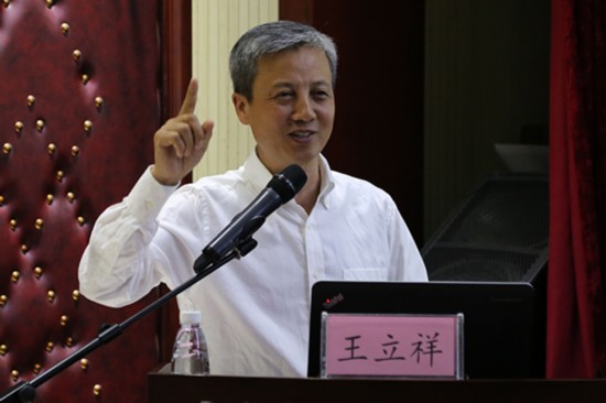 图为精准健康传播发起人,中华医学会科学普及分会主任委员王立祥