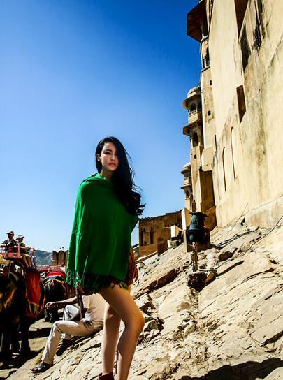 瑜伽女神母其弥雅异域风情:《功夫瑜伽》花絮