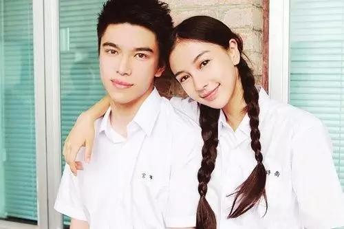 赵丽颖参加弟弟婚礼哽咽落泪 当红明星兄弟姐