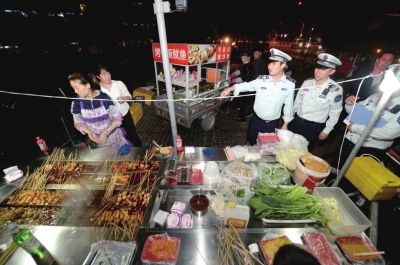 三元东桥:非法夜市占道被抄