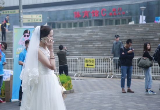 宋仲基婚纱_宋慧乔宋仲基婚纱(3)