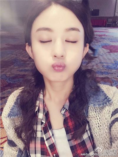 明星自拍嘟嘟嘴:杨幂赵丽颖张艺兴比萌