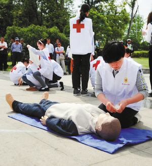 徐州举行地震应急演练 增强民众防震减灾意识