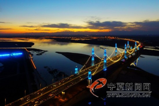 流光溢彩銀川濱河黃河大橋