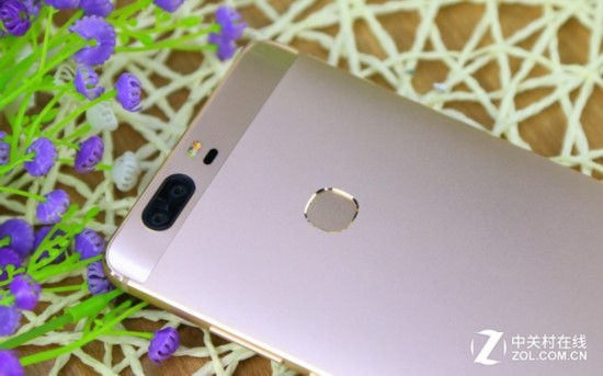 细数荣耀V8的黑科技 体验 V级 待遇