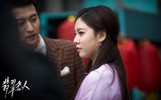 宋妍霏《翡翠恋人》再曝剧照 民国少女鬼马俏