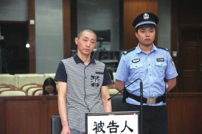 保安因拒请客打死保安队长