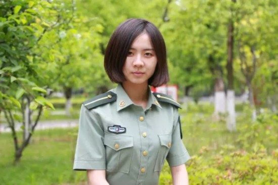 军校停不下来!美女手抄根本手机励志语美女壁江山学员刘建良一锅煮图片
