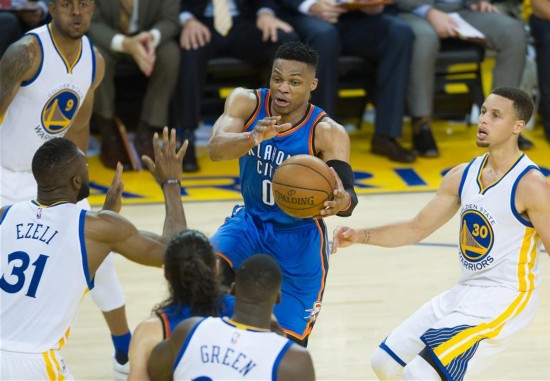 NBA西部决赛第二场:勇士胜雷鸣