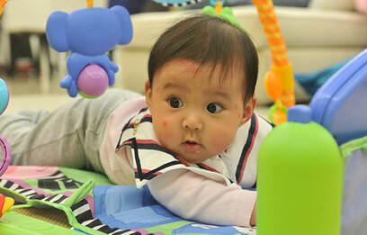 咘咘独自睡觉被蚊子叮了11个包 贾静雯心疼万