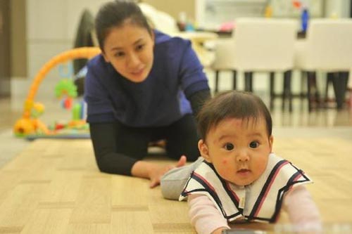 咘咘被咬11个包满脸红点 贾静雯心疼彻夜不眠