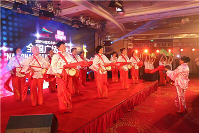 陈思思开启“洞听艺术季”全国广场舞大赛
