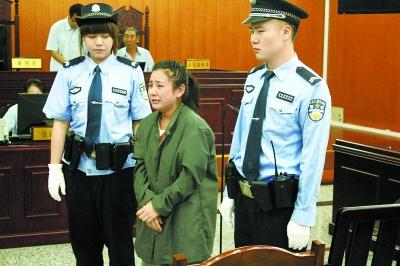 撕借条被诉盗窃90后网络主播受审大哭