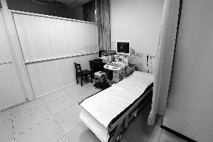 南京女女生为男病人v女生私处遭其妻暴打医生内衣故事图片