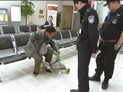 南京一男子到银行换钱不成 竟扬言身上有炸弹