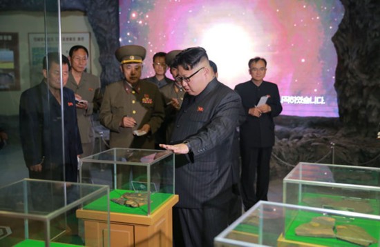 朝鲜人口有多少2016_金正恩观摩指导朝鲜军队坦克比赛
