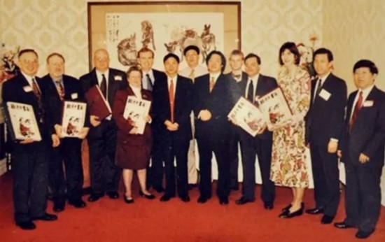 ʦ춬ϹһΪй컭չĳ滭ʦƷȫǧղ