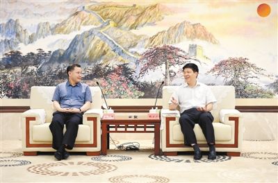 晨鸣纸业董事长_晨鸣纸业(2)