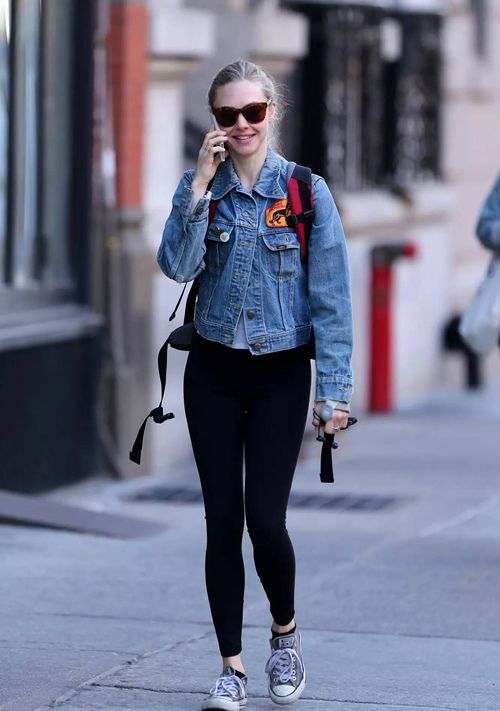 时髦人儿不流行穿裤子 套一条运动legging就搞