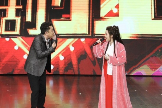 美女主播邀于谦合唱《假行僧》 配合天衣无缝