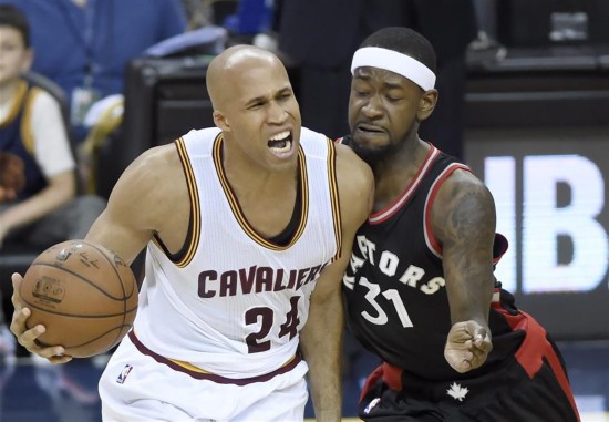 NBA东部决赛第五场:骑士大胜猛龙