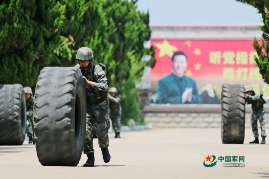 实拍我国军人的极限挑战 时刻准备打仗