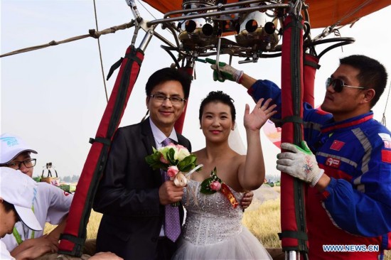 CHINA-ZHENGZHOU-HOT AIR BALLOON-WEDDING (CN)