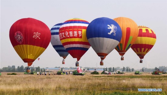 CHINA-ZHENGZHOU-HOT AIR BALLOON-WEDDING (CN)