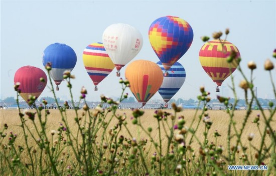 CHINA-ZHENGZHOU-HOT AIR BALLOON-WEDDING (CN)