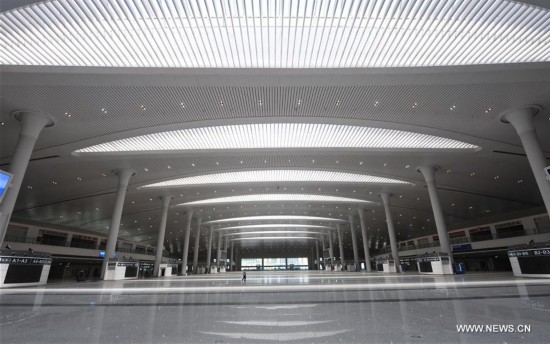 Newly-built Urumqi High-speed Rail Station to put into service