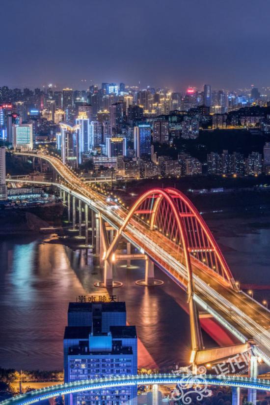 研究生拍重庆夜景刷爆朋友圈 网友:每一张都是壁纸