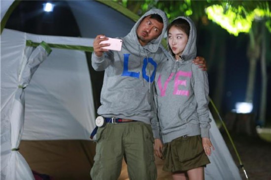 宇宙夫妇又发糖 周冬雨要给余文乐买金链子!