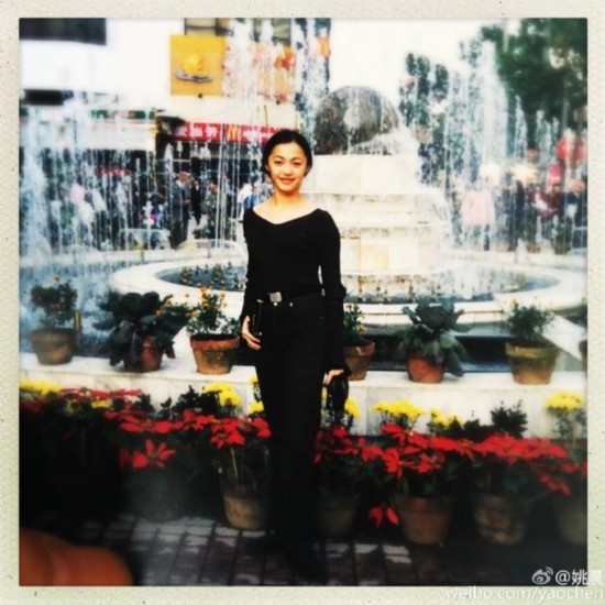 姚晨晒18岁旧照 骑白马腰别BB机画面太美