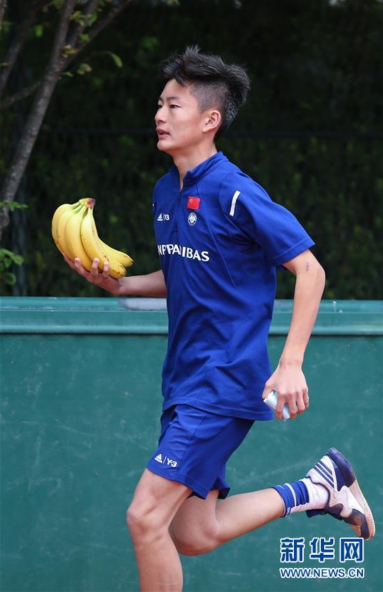 法网赛场上的球童