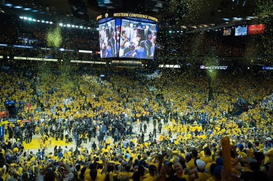 NBA西部决赛第七场:勇士胜雷鸣晋级总决赛