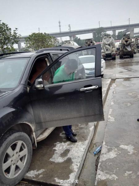 越野车违章777次 6分罚100元需罚7万多元(图